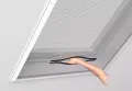 Klemmrahmen_mit_Hand.webp
